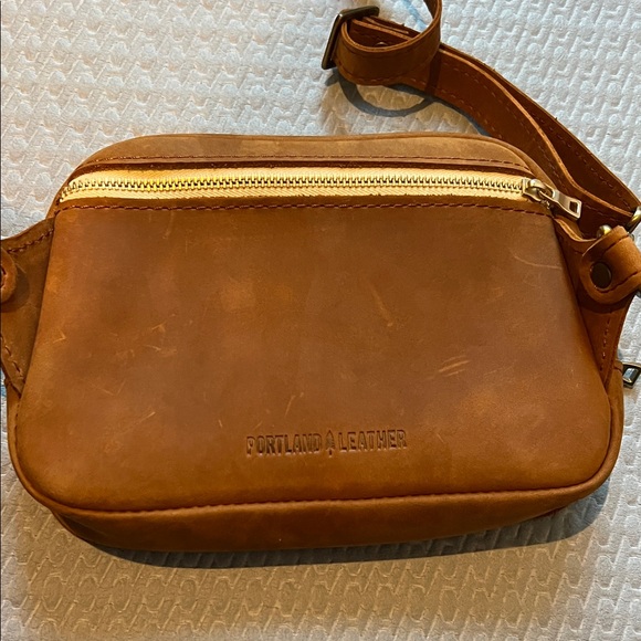 Portland Leather Goods Scarlett Sling in Dakota - Picture 7 of 10